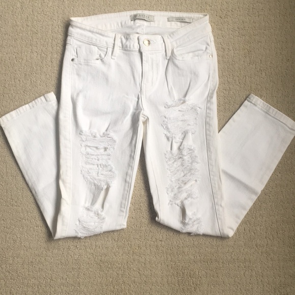 Guess Jeans Distressed - Like New! - Picture 4 of 10